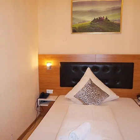 Drei Kronen Otel