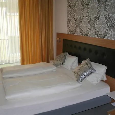 Drei Kronen Otel